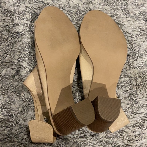 COPY - Steve Madden Snap Closure Peep Toe heel - Picture 5 of 5